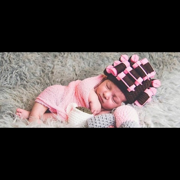 Knitted curlers prop - Picture 2 of 3